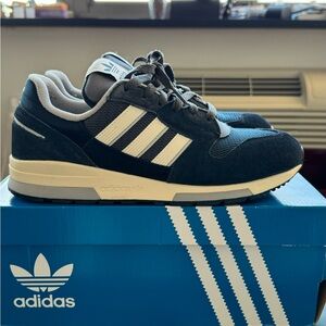 Real leather Adidas Dark Blue Athletic Shoes, sneakers, size us 8, uk 7,5, men